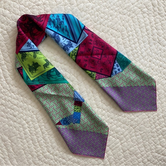 Brand New Hermes A Cheval Sur Mon Carre Silk Scarf - Picture 5 of 15
